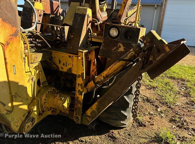 image for item DU1345 International Harvester 3500 landscape tractor