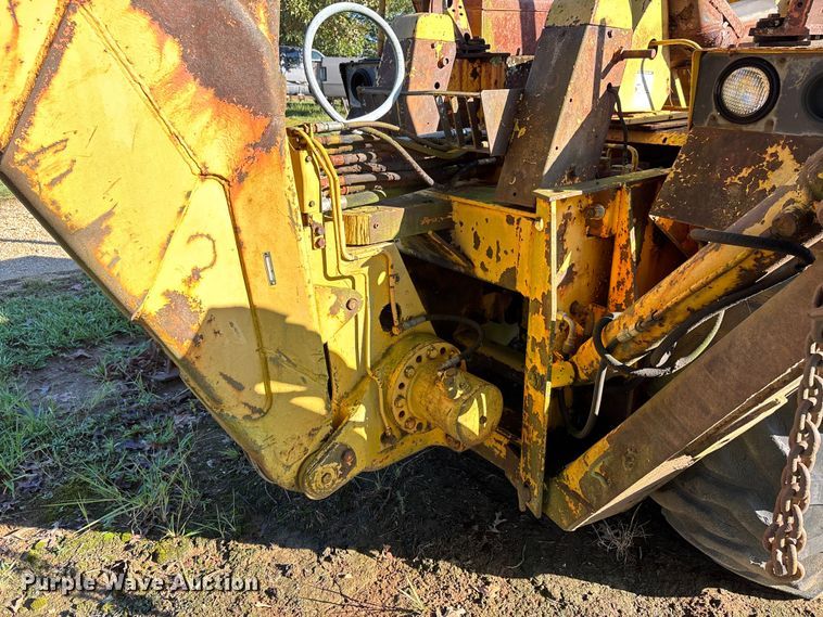 image for item DU1345 International Harvester 3500 landscape tractor