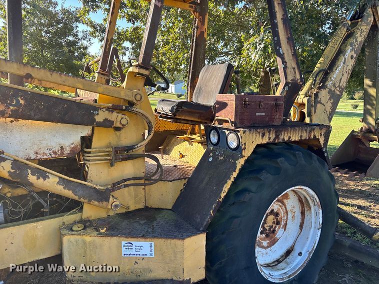 image for item DU1345 International Harvester 3500 landscape tractor