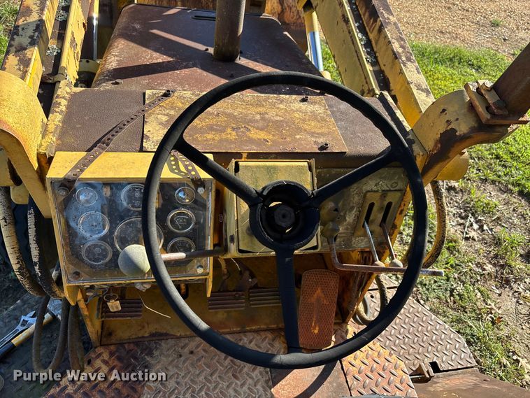 image for item DU1345 International Harvester 3500 landscape tractor