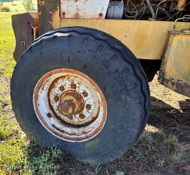 image for item DU1345 International Harvester 3500 landscape tractor