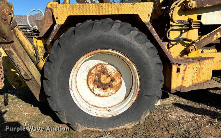 image for item DU1345 International Harvester 3500 landscape tractor