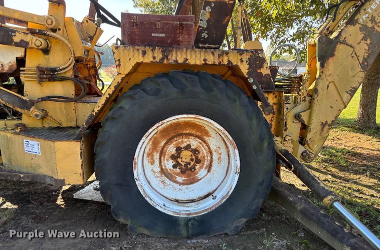 image for item DU1345 International Harvester 3500 landscape tractor