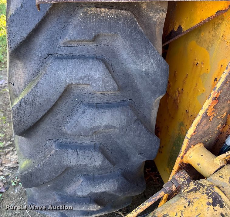 image for item DU1345 International Harvester 3500 landscape tractor