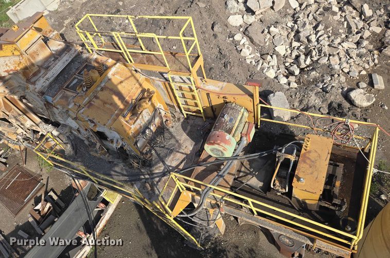 image for item DU6758 Crushing plant