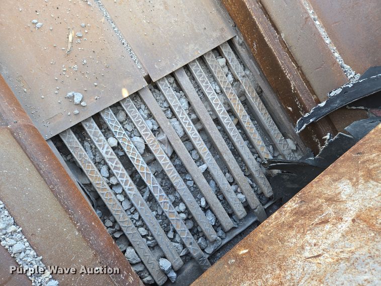 image for item DU6758 Crushing plant