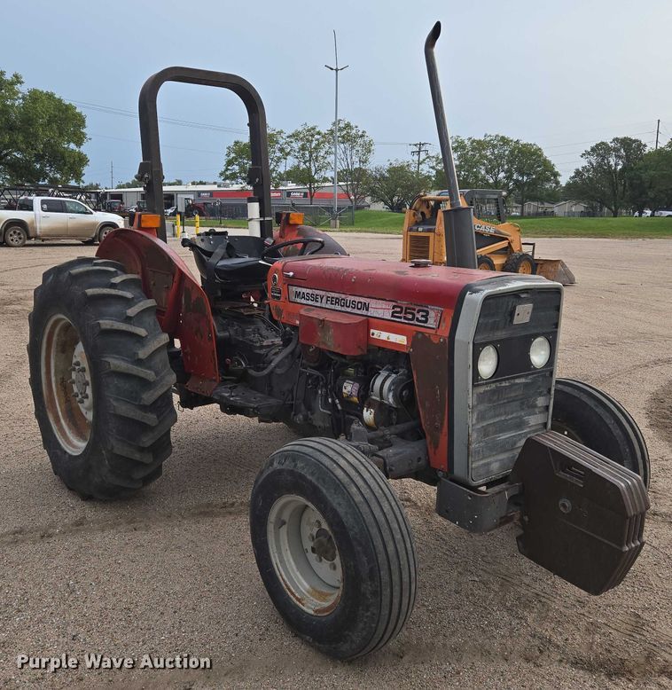 image for item DU6874 1996 Massey Ferguson 235 tractor