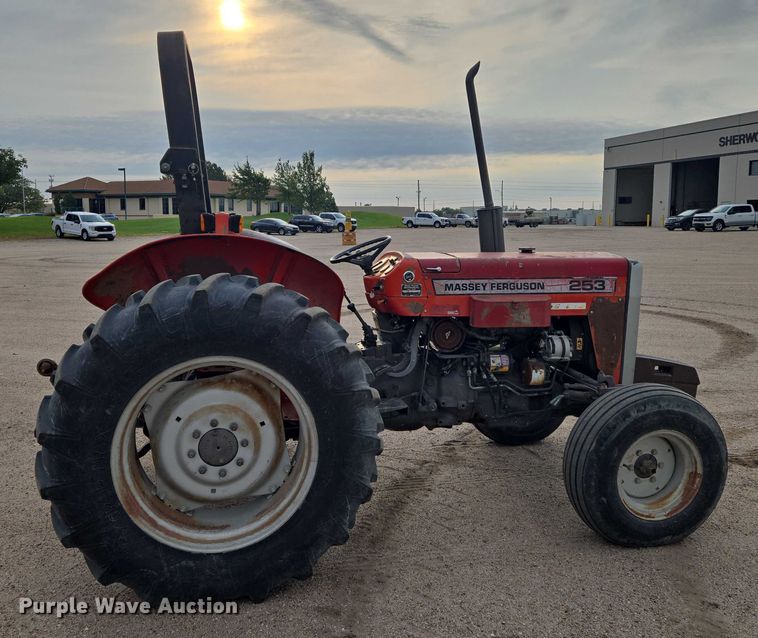 image for item DU6874 1996 Massey Ferguson 235 tractor