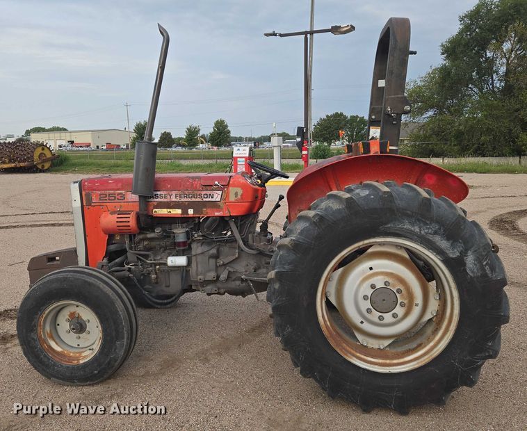 image for item DU6874 1996 Massey Ferguson 235 tractor