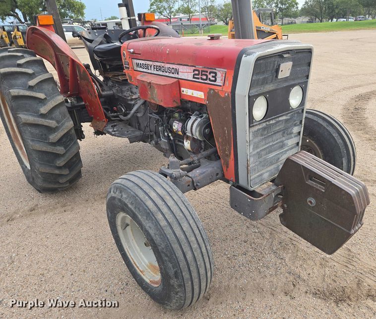 image for item DU6874 1996 Massey Ferguson 235 tractor