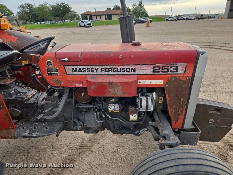 image for item DU6874 1996 Massey Ferguson 235 tractor