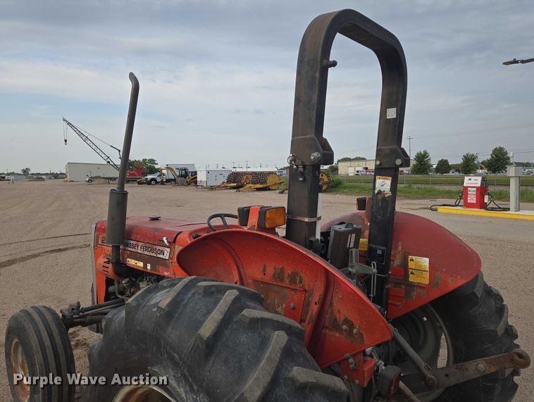 image for item DU6874 1996 Massey Ferguson 235 tractor