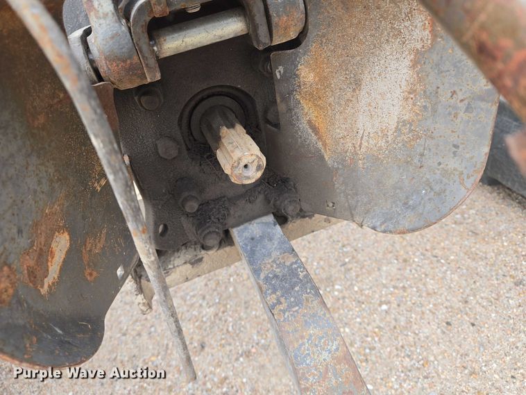 image for item DU6874 1996 Massey Ferguson 235 tractor