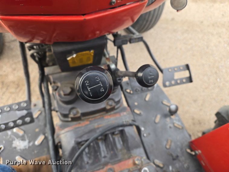 image for item DU6874 1996 Massey Ferguson 235 tractor