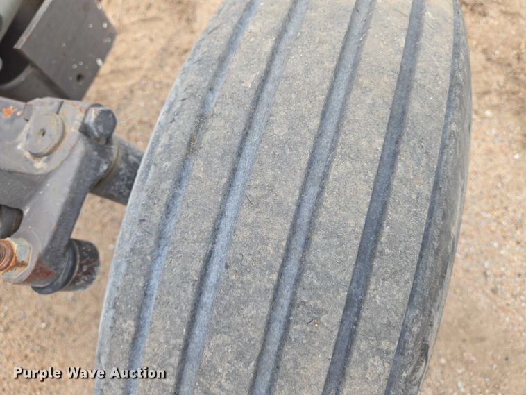 image for item DU6874 1996 Massey Ferguson 235 tractor