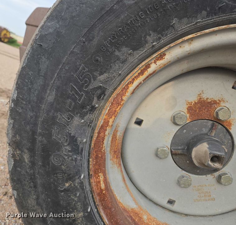 image for item DU6874 1996 Massey Ferguson 235 tractor