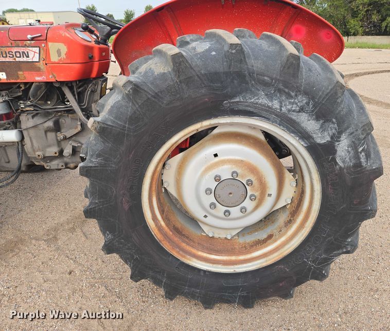 image for item DU6874 1996 Massey Ferguson 235 tractor