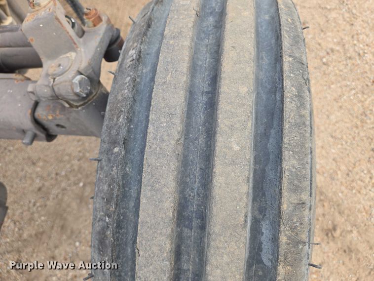 image for item DU6874 1996 Massey Ferguson 235 tractor