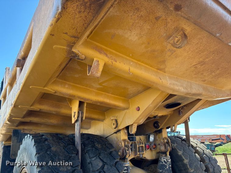 image for item DV5004 1998 Caterpillar 769D haul truck