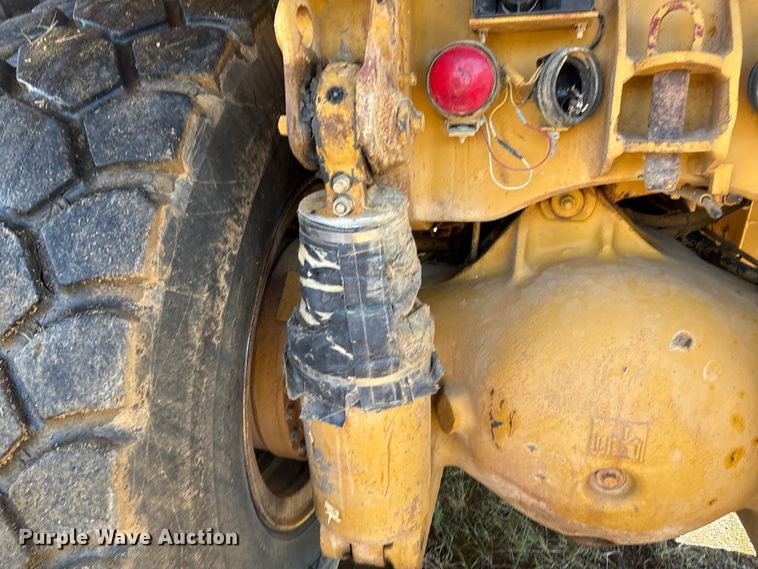 image for item DV5004 1998 Caterpillar 769D haul truck