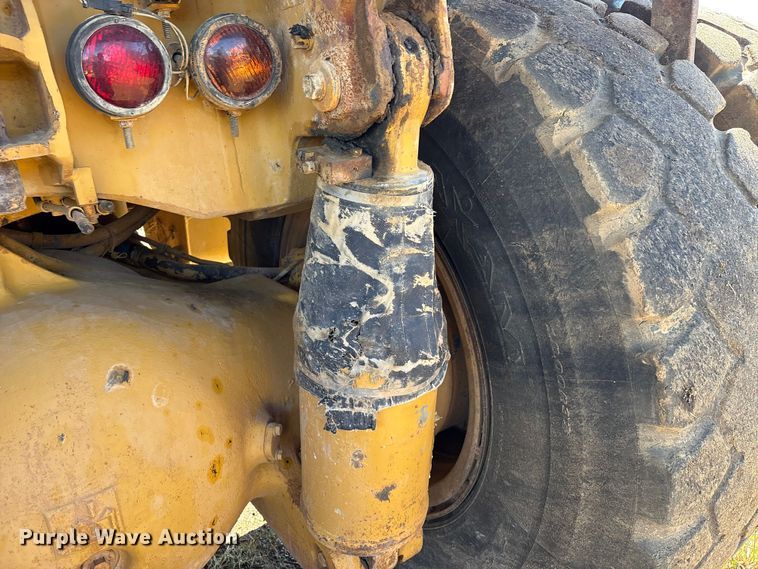 image for item DV5004 1998 Caterpillar 769D haul truck