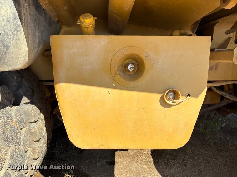 image for item DV5004 1998 Caterpillar 769D haul truck