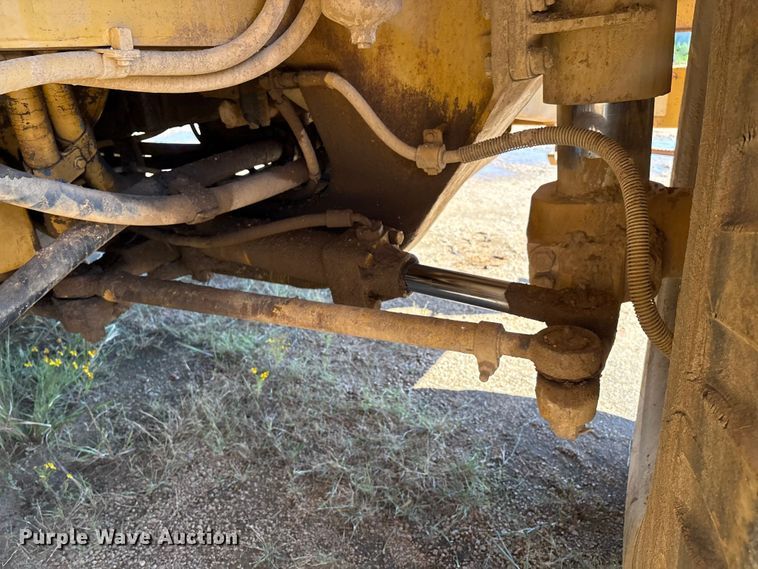 image for item DV5004 1998 Caterpillar 769D haul truck