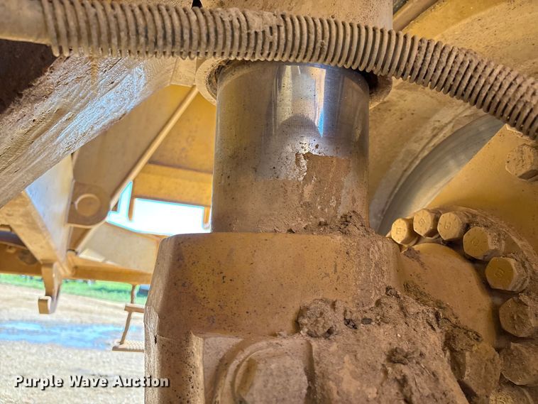 image for item DV5004 1998 Caterpillar 769D haul truck