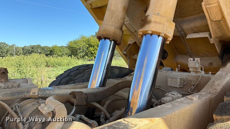 image for item DV5004 1998 Caterpillar 769D haul truck