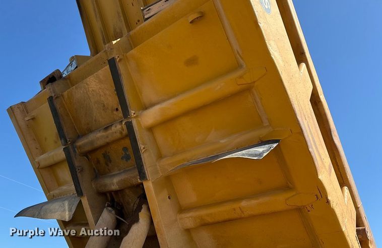 image for item DV5004 1998 Caterpillar 769D haul truck