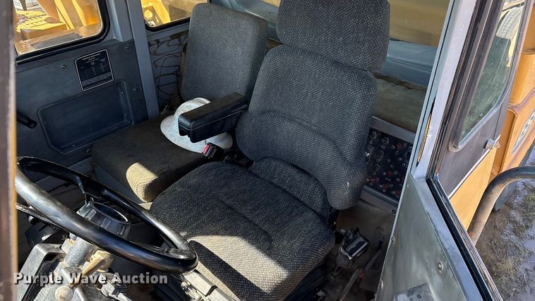 image for item DV5004 1998 Caterpillar 769D haul truck