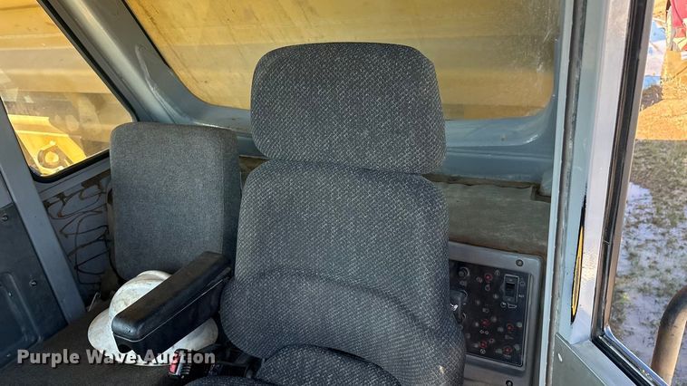 image for item DV5004 1998 Caterpillar 769D haul truck