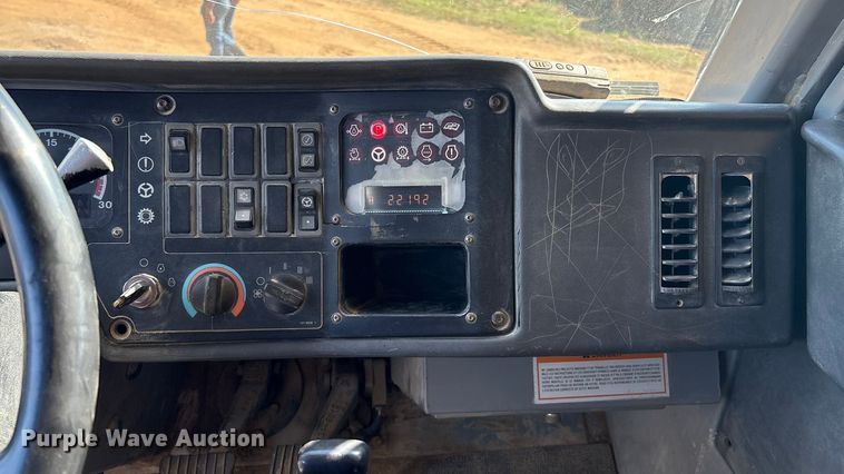 image for item DV5004 1998 Caterpillar 769D haul truck