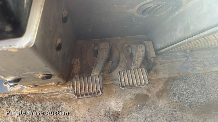 image for item DV5004 1998 Caterpillar 769D haul truck