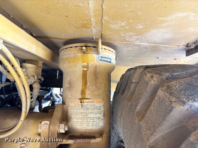 image for item DV5004 1998 Caterpillar 769D haul truck