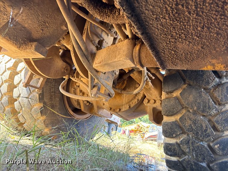 image for item DV5004 1998 Caterpillar 769D haul truck