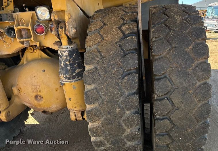 image for item DV5004 1998 Caterpillar 769D haul truck