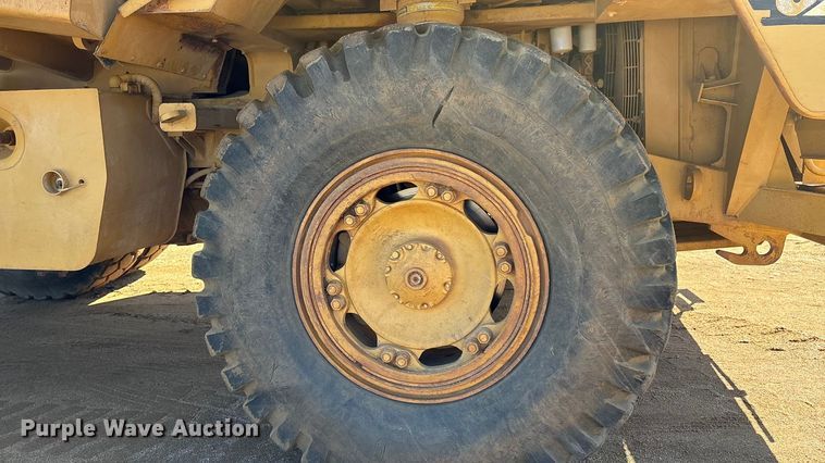 image for item DV5004 1998 Caterpillar 769D haul truck