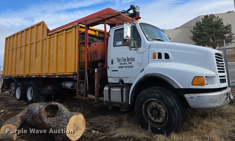 image for item DW3154 2000 Sterling L9500 grapple truck