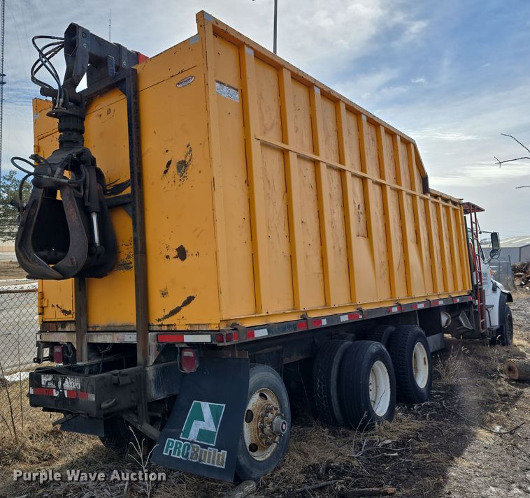 image for item DW3154 2000 Sterling L9500 grapple truck