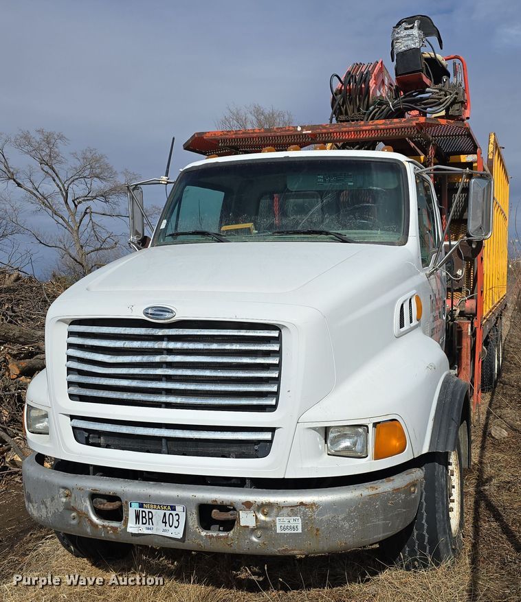 image for item DW3154 2000 Sterling L9500 grapple truck