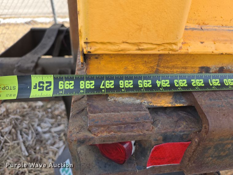 image for item DW3154 2000 Sterling L9500 grapple truck