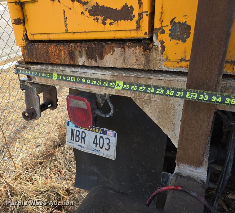 image for item DW3154 2000 Sterling L9500 grapple truck