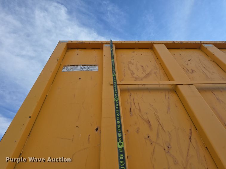 image for item DW3154 2000 Sterling L9500 grapple truck