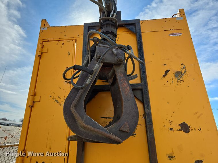 image for item DW3154 2000 Sterling L9500 grapple truck