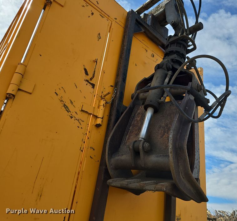 image for item DW3154 2000 Sterling L9500 grapple truck