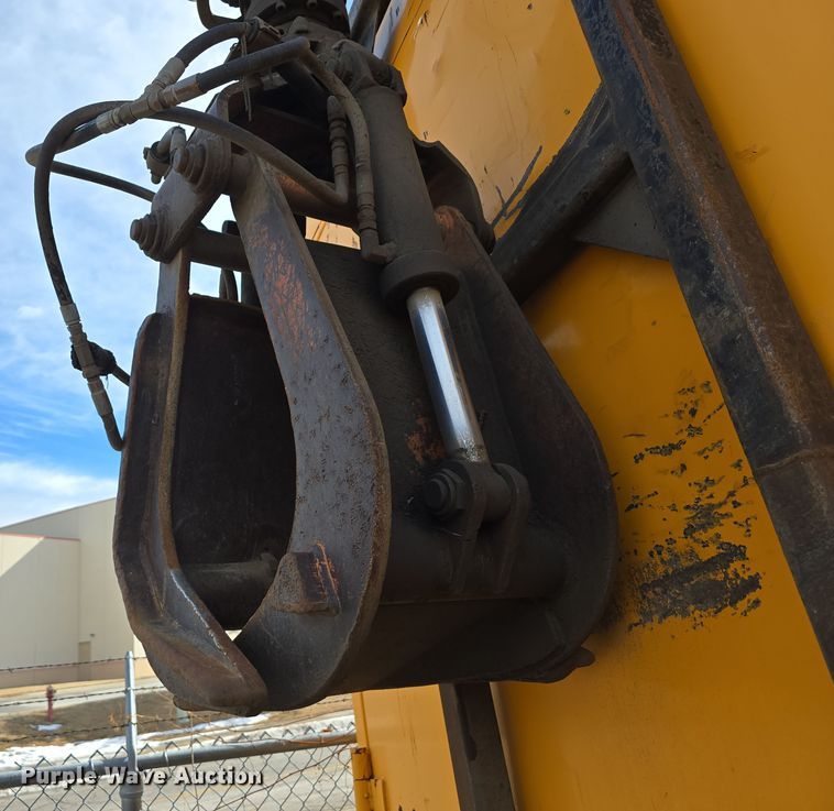 image for item DW3154 2000 Sterling L9500 grapple truck