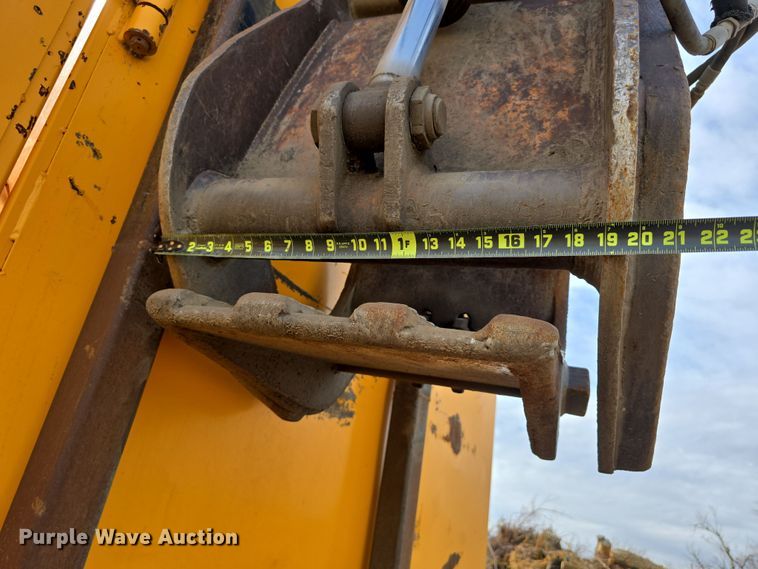 image for item DW3154 2000 Sterling L9500 grapple truck