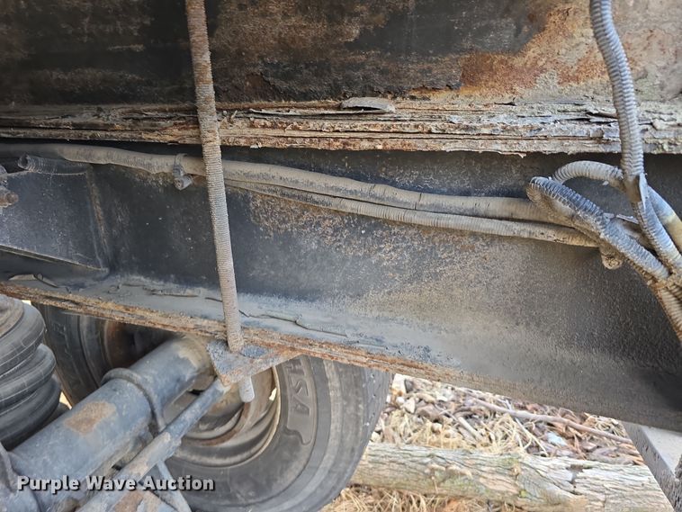 image for item DW3154 2000 Sterling L9500 grapple truck