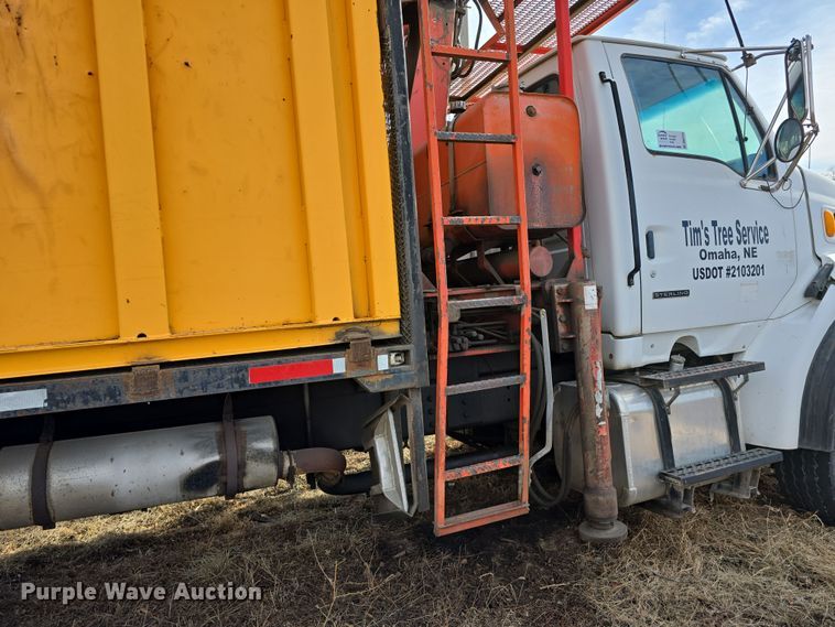 image for item DW3154 2000 Sterling L9500 grapple truck